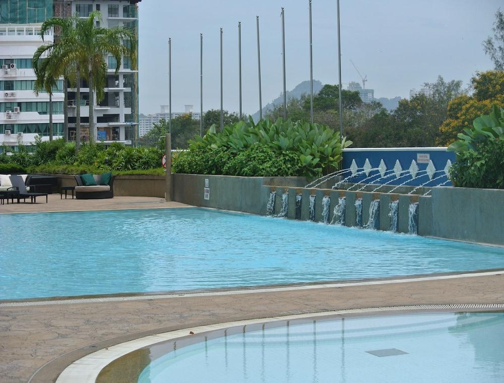 فندق إيفرغرين لوريل بينانغ جورج تاون المظهر الخارجي الصورة Swimming pool