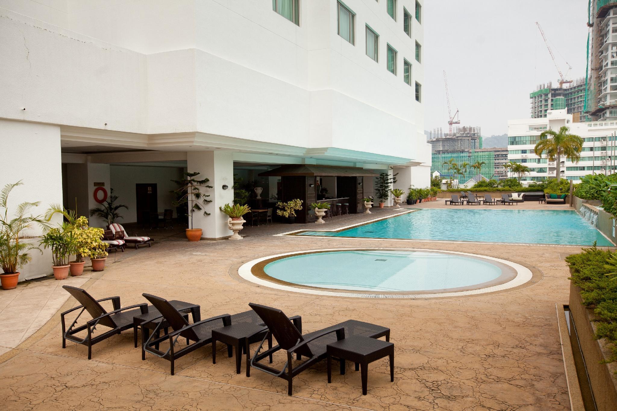 فندق إيفرغرين لوريل بينانغ جورج تاون المظهر الخارجي الصورة The swimming pool at the hotel