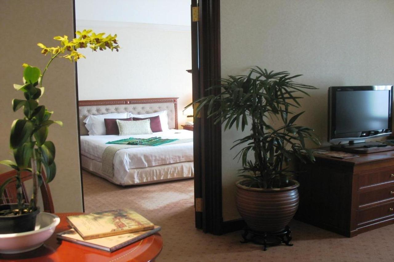 فندق إيفرغرين لوريل بينانغ جورج تاون المظهر الخارجي الصورة A suite at the hotel