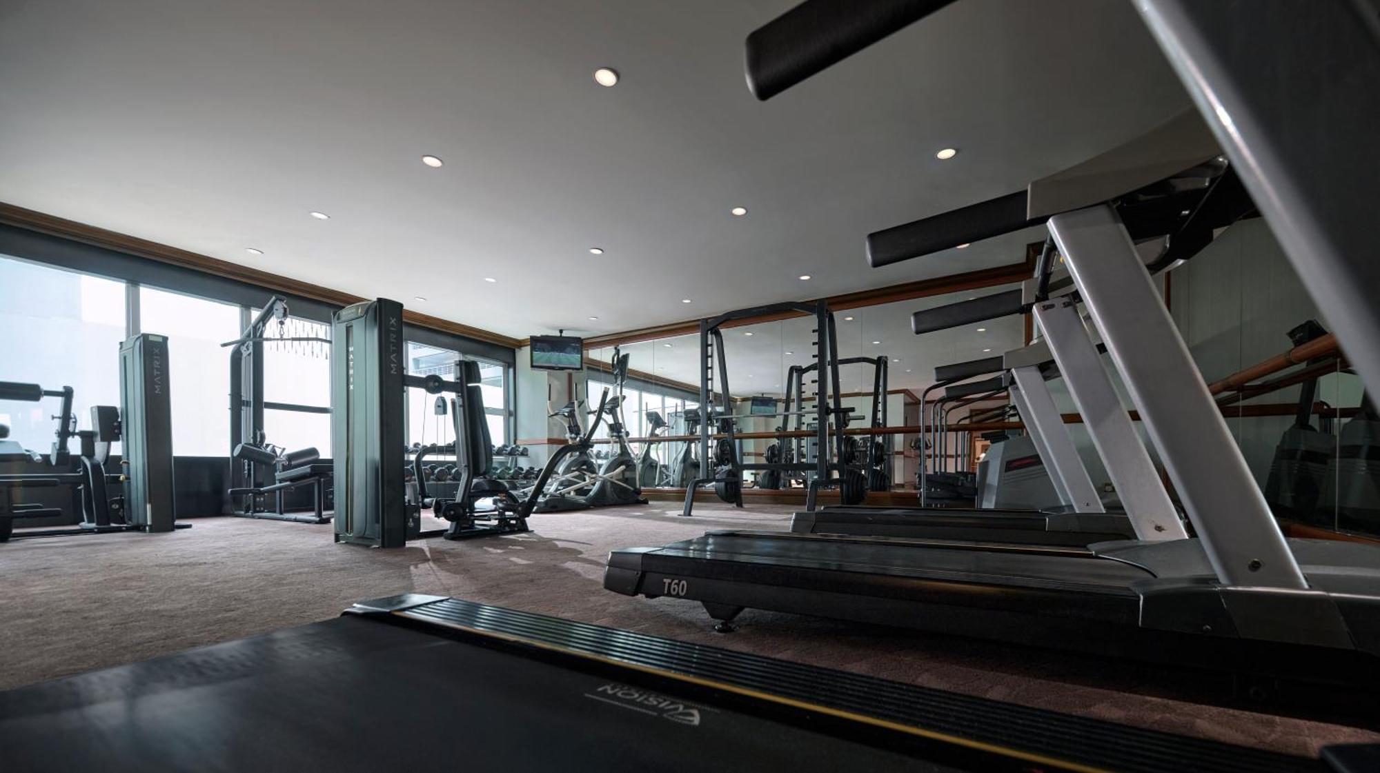 فندق إيفرغرين لوريل بينانغ جورج تاون المظهر الخارجي الصورة The gym at the hotel