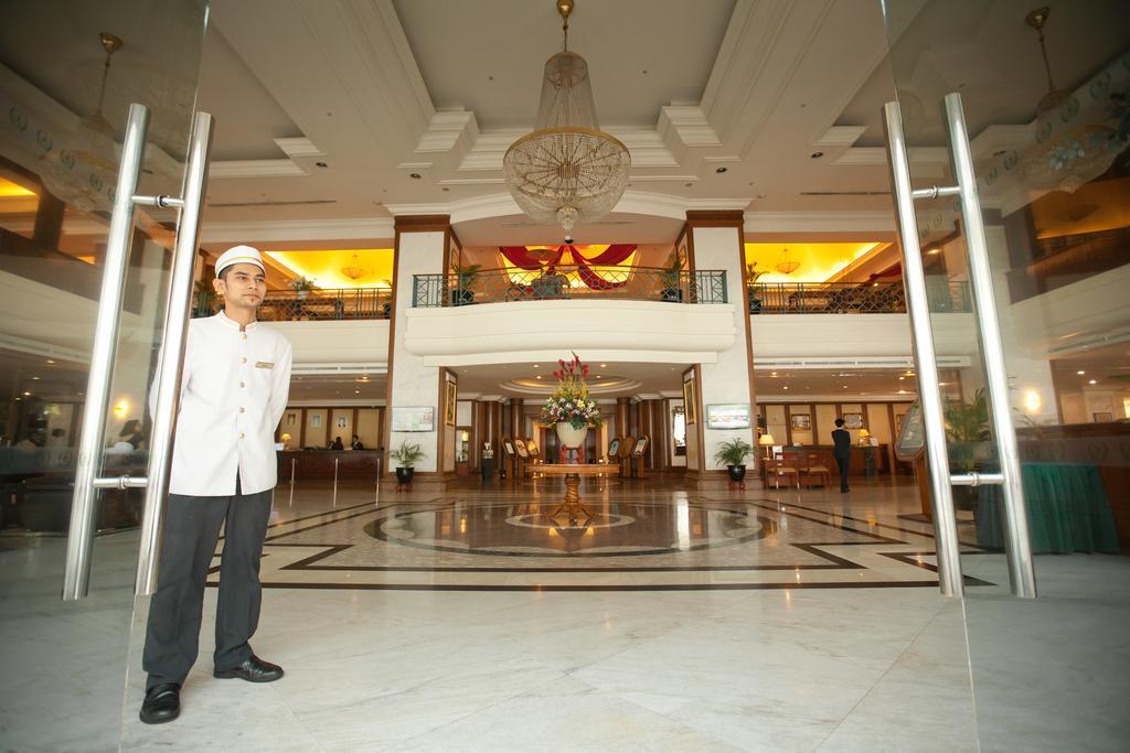 فندق إيفرغرين لوريل بينانغ جورج تاون المظهر الخارجي الصورة The lobby of the hotel